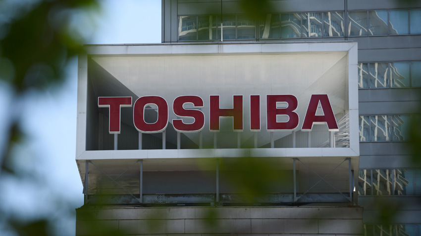 Toshiba to Lose $5.4 Billion in 2015, Shed 7,800 Jobs
