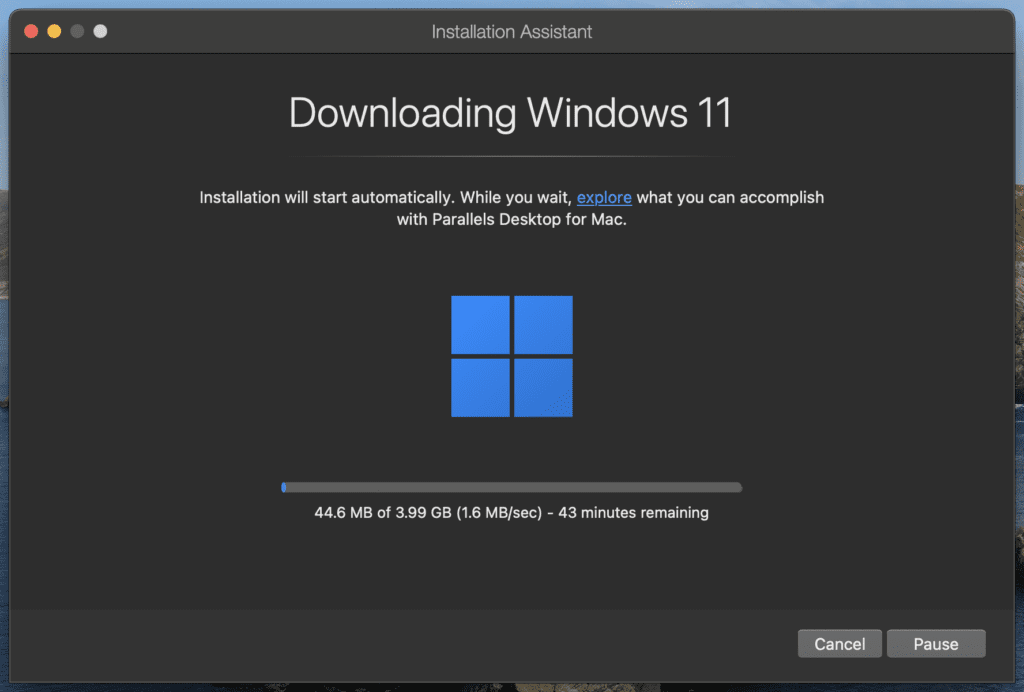 The app is downloading the Windows 11 ISO